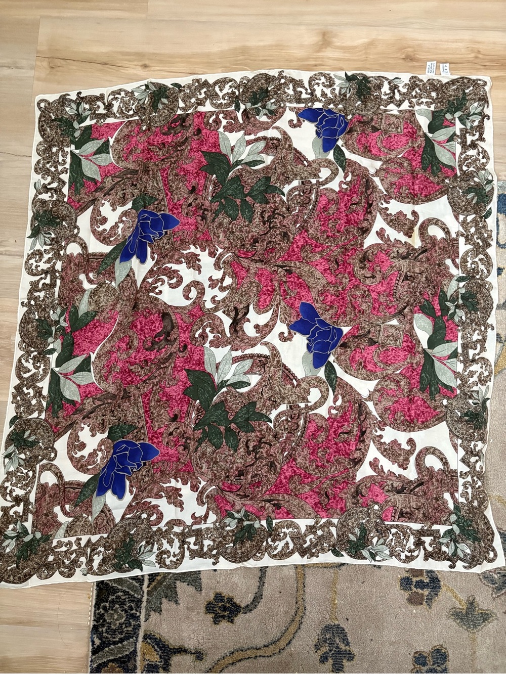 VTG 80's Express Compagnie
Internationale Funky Cool French Floral
Silk Scarf